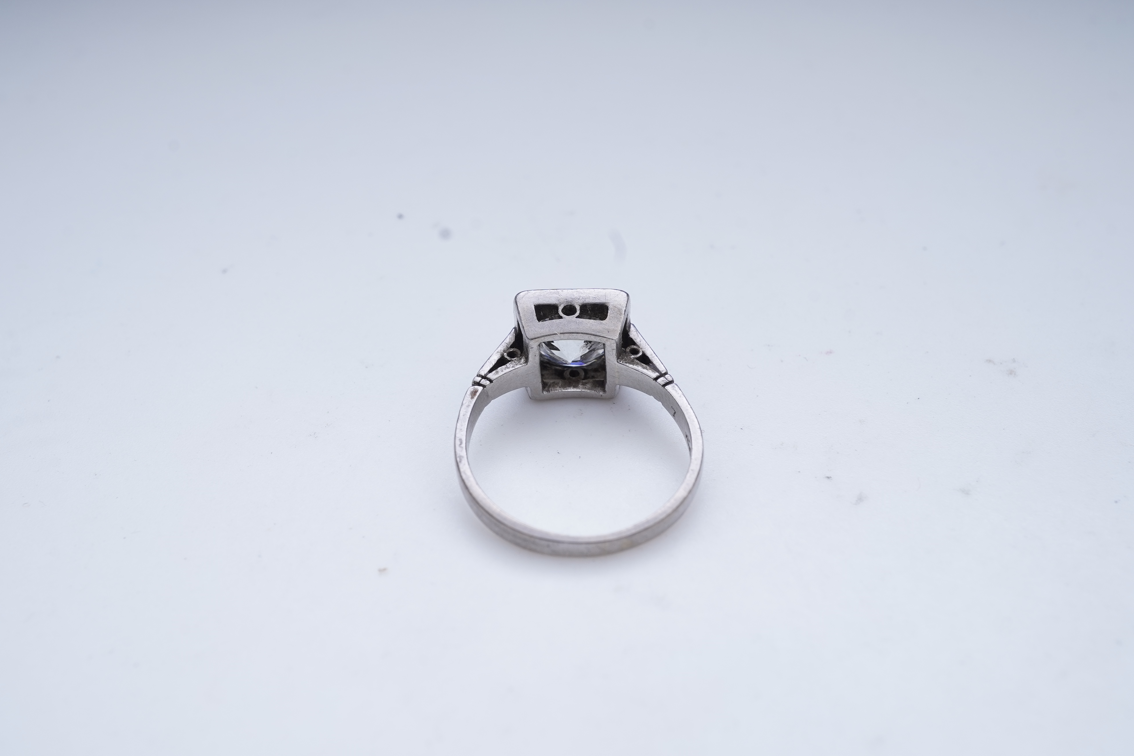 A solitaire diamond ring, early 20th century